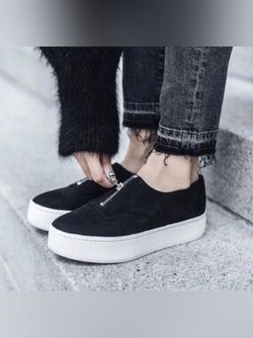 $250 Vince "Warner" Black Suede Leather Zip Platform Sneaker Women's 8.5